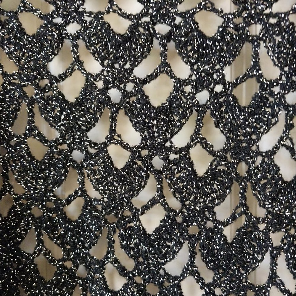 Beautiful vintage handmade shawl, black with silver threads - Picture 2 of 2